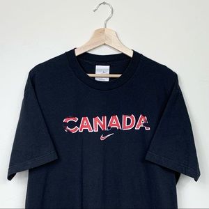Nike y2k Canada Country Pride Center Swoosh Logo T-shirt